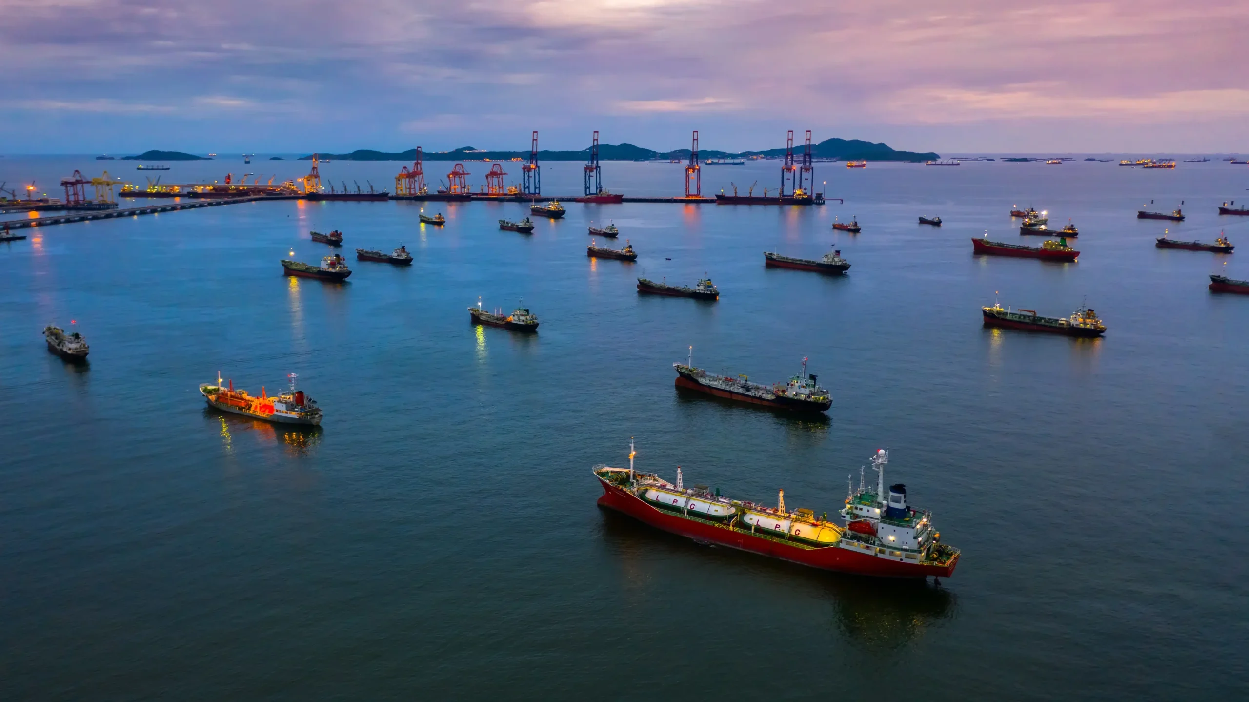 container-ship-global-business-freight-import-expo-2025-01-08-22-40-24-utc